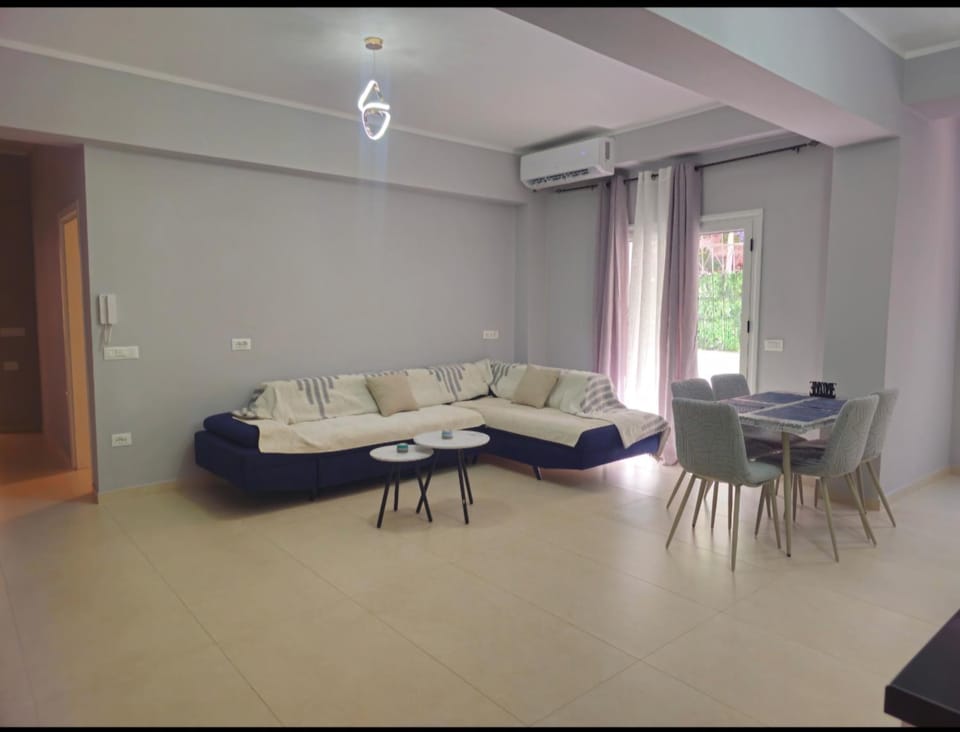 Living room, Seating area, Dining area, air conditioner