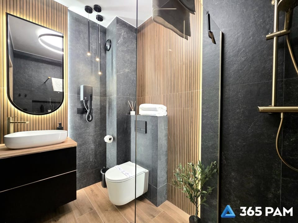 Shower, Toilet, Bathroom