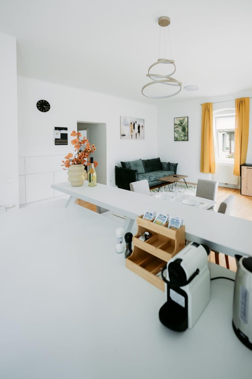 Coffee/tea facilities, Kitchen or kitchenette, Living room, kitchen