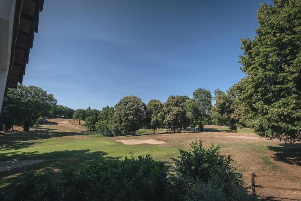 La Petite Maison du Golf, au Golf de la Porcelaine House in Nouvelle-Aquitaine