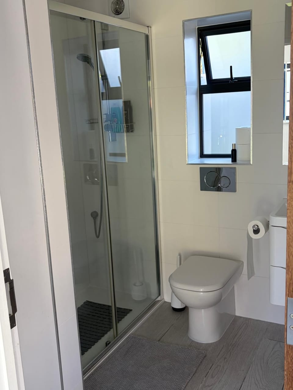 Private Garden Studio - 5 mins walk to Edgware Tube House in Edgware