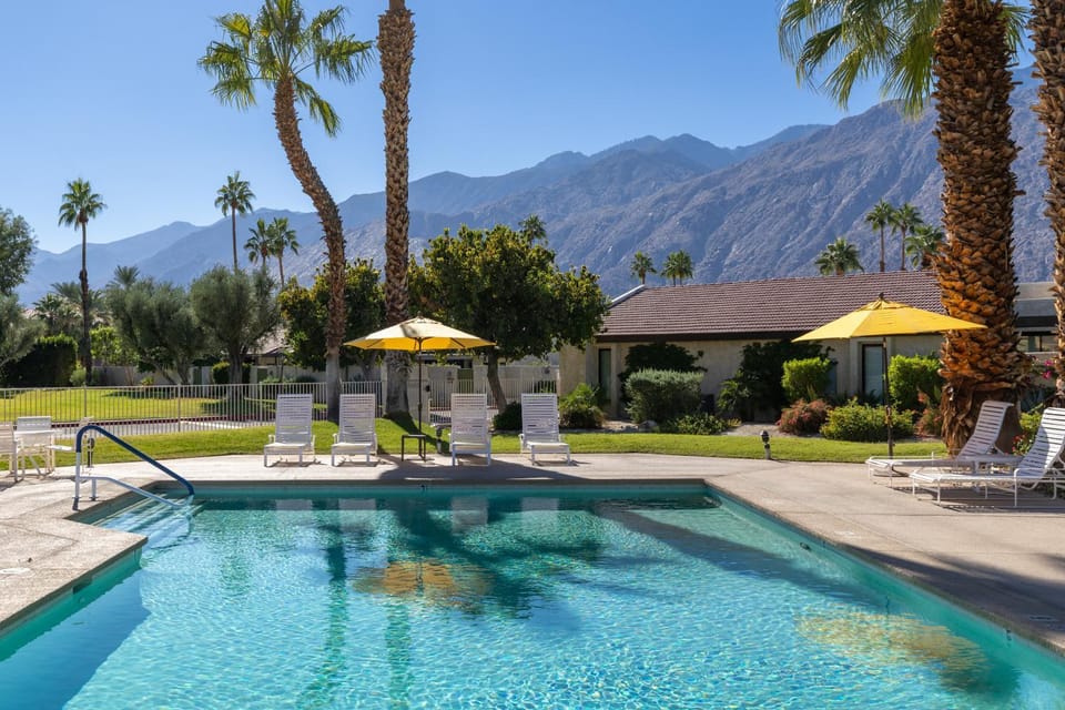 Baristo Modern Retreat House in Palm Springs