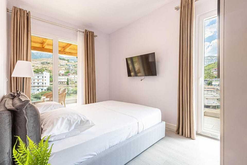 Natural landscape, Bedroom, Mountain view