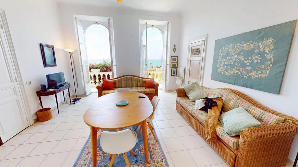 2VS - 2P face mer avec terrasse Apartment in Menton