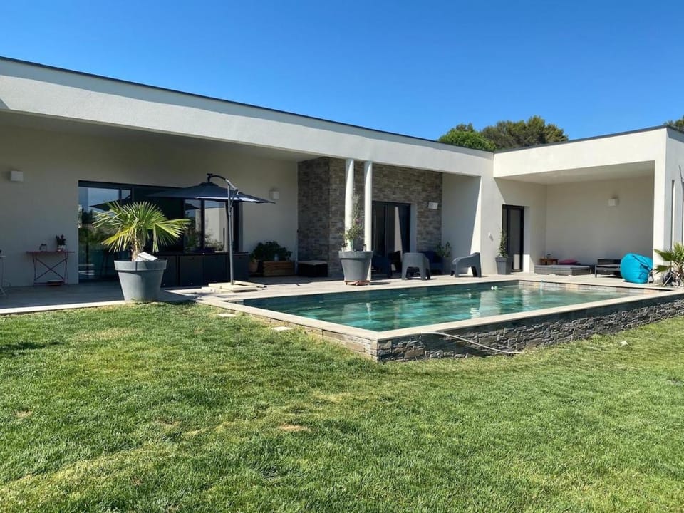 Exceptional villa with pool 15 minutes from Avignon Villa in Rochefort-du-Gard