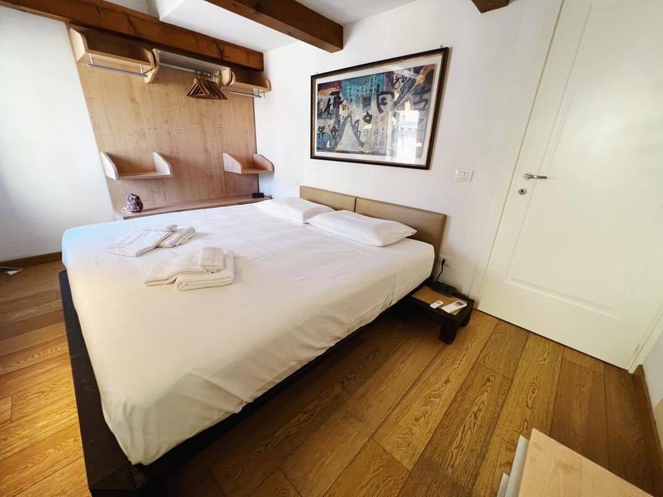 Bed, Photo of the whole room, Bedroom, towels, wardrobe