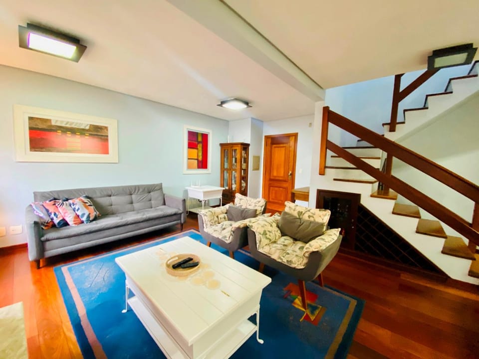 01 Quadra da Rua Coberta- 02 Suites,Lareira,Ar, Wifi,Sacada, Churrasqueira Apartment in Gramado
