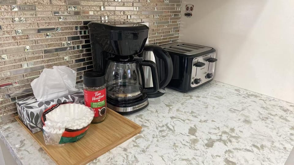 Cozy Room North York Shared Bath Near Subway Bed and Breakfast in Toronto