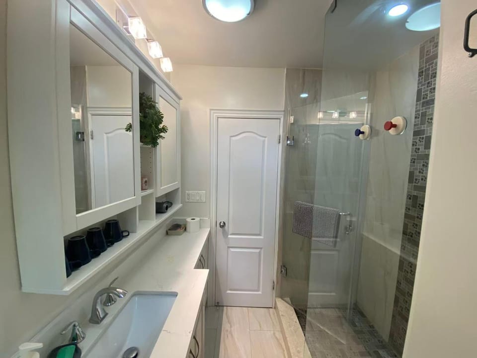 Cozy Room North York Shared Bath Near Subway Bed and Breakfast in Toronto