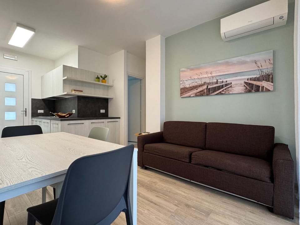 Communal lounge/ TV room, Living room, Seating area, Dining area