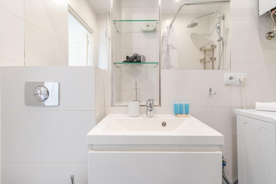 Shower, Bathroom, towels