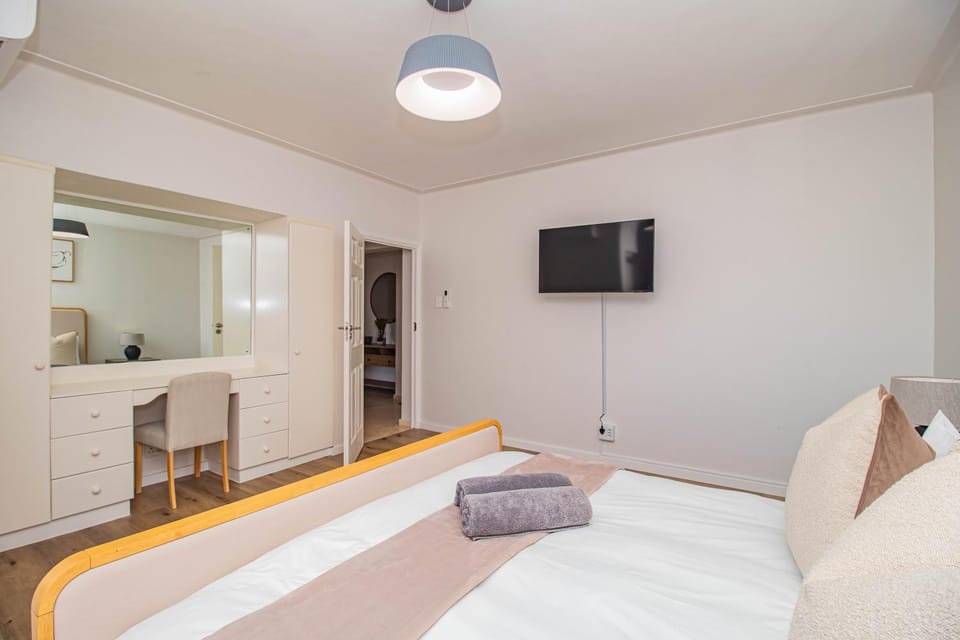 Ventnor House - Stylish 3-Bedroom Retreat in Green Point Apartment in Cape Town