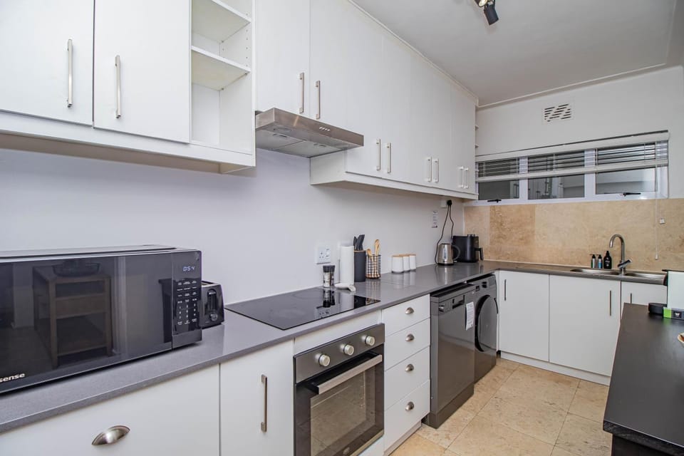 Ventnor House - Stylish 3-Bedroom Retreat in Green Point Apartment in Cape Town