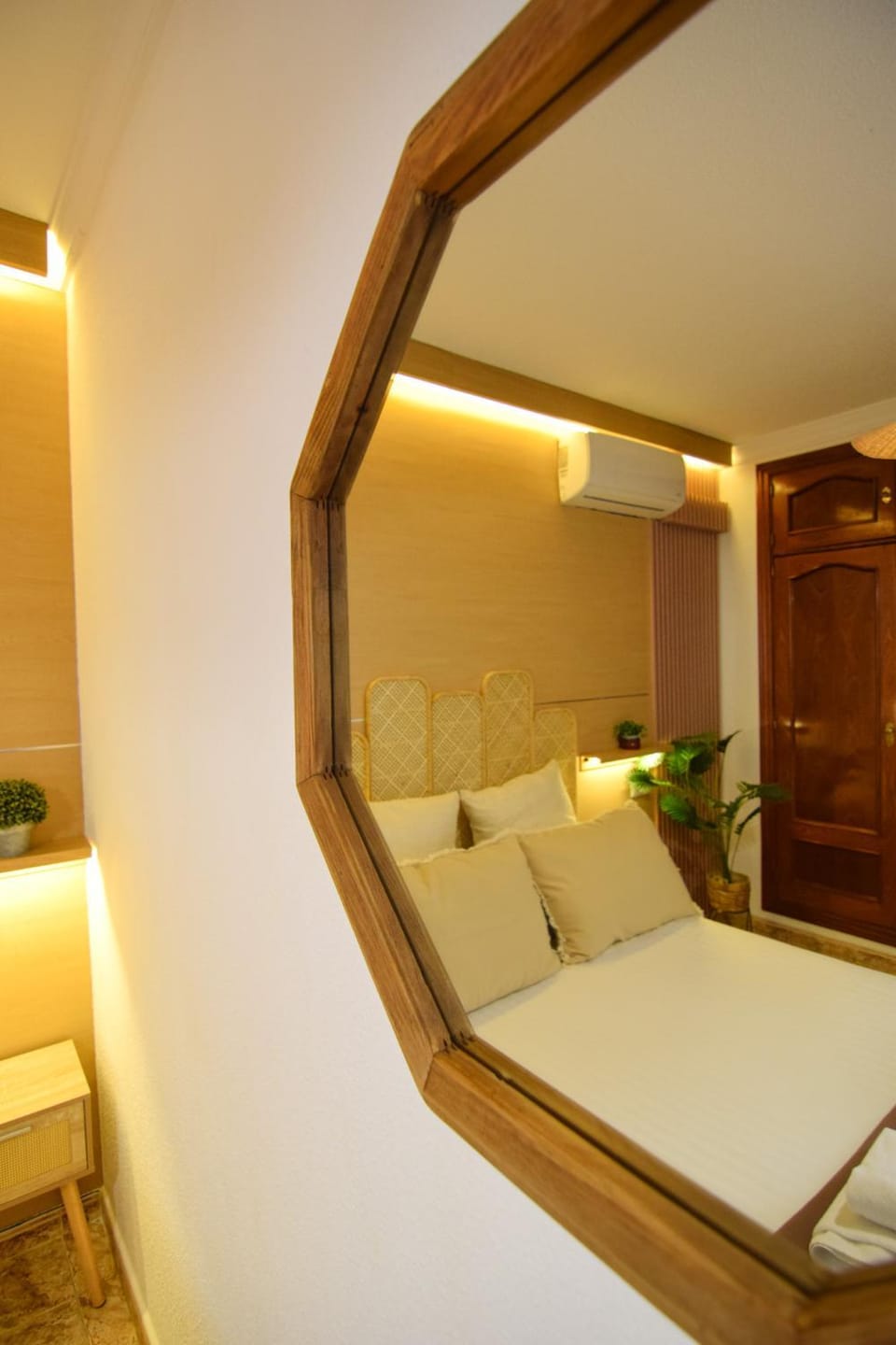 Bedroom, wardrobe, air conditioner