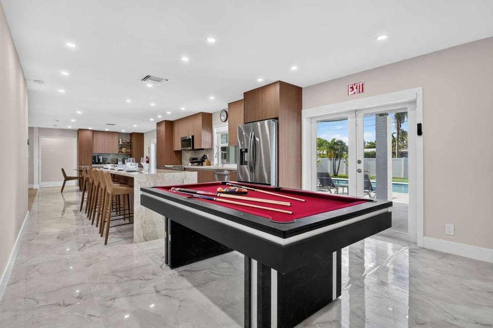 Rove Travel - Aurelia Palms - 5BR Luxe Home with Pool House in Hollywood