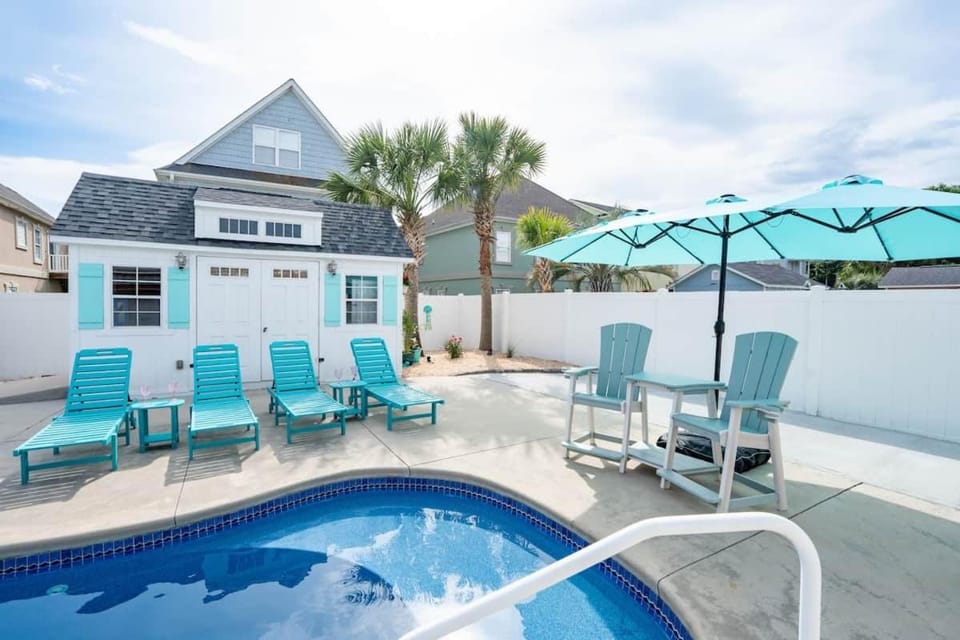 Relax at 'Beach Vibes Getaway' - ocean awaits House in North Myrtle Beach