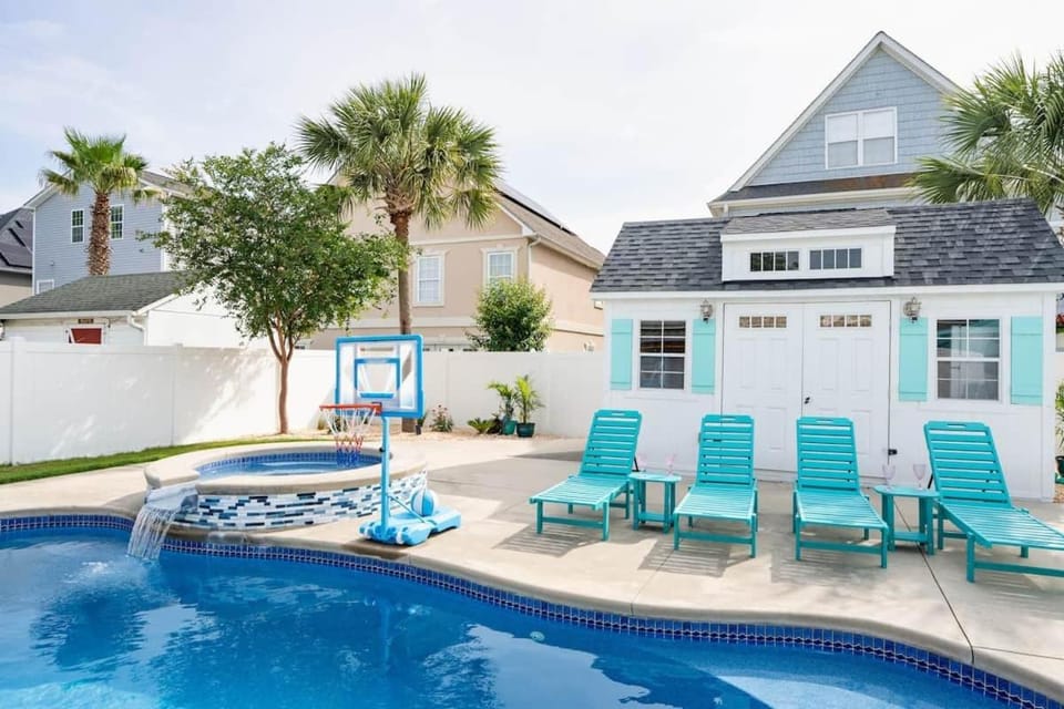 Relax at 'Beach Vibes Getaway' - ocean awaits House in North Myrtle Beach