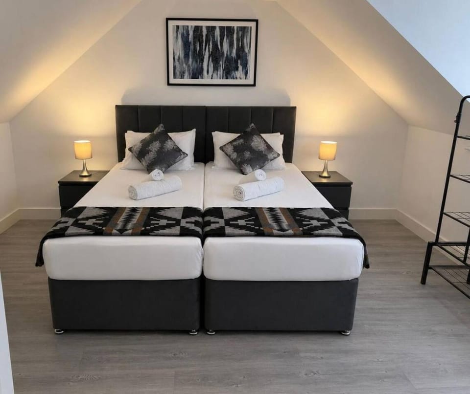 Bed, Photo of the whole room, Bedroom