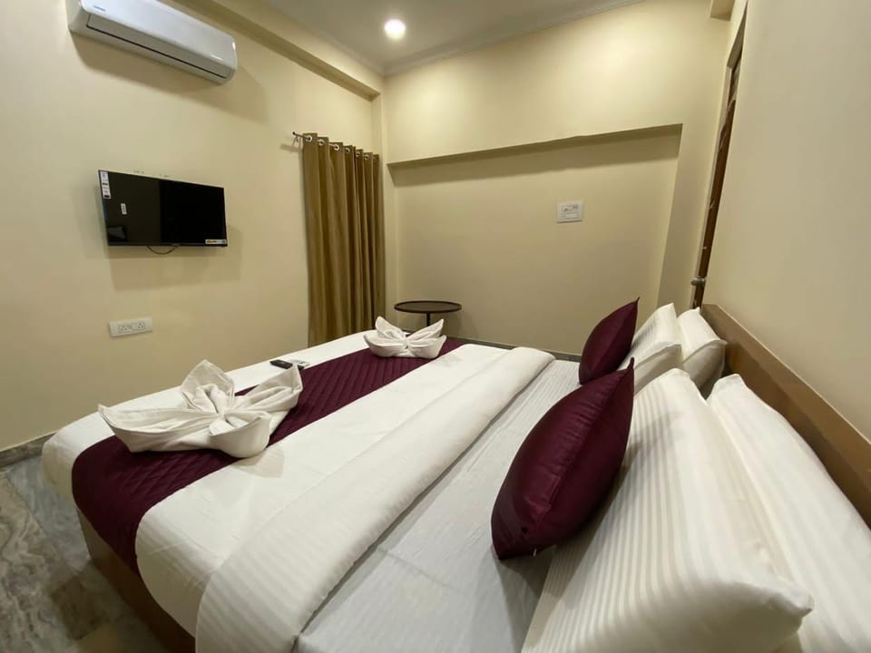 Hotel KP Suites Metro Near LakeShore Mall Apartment in Hyderabad