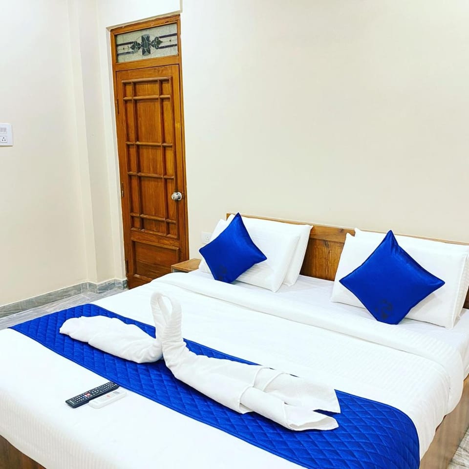 Hotel KP Suites Metro Near LakeShore Mall Apartment in Hyderabad