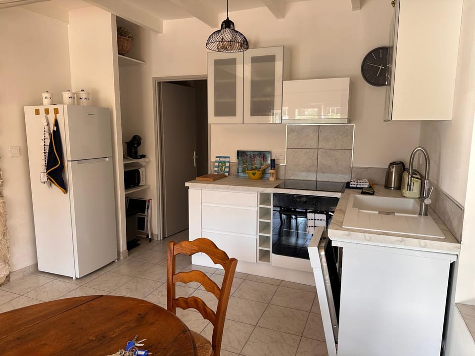 Kitchen or kitchenette, Dining area, dishwasher, oven, pet friendly, stove, toaster