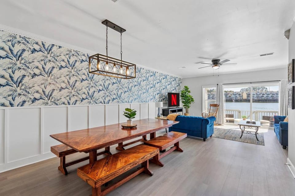 Living room, Seating area, Dining area