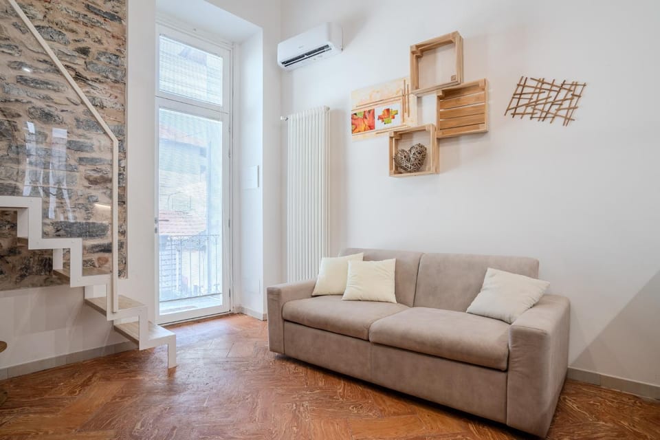 Living room, Seating area, air conditioner, air conditioner