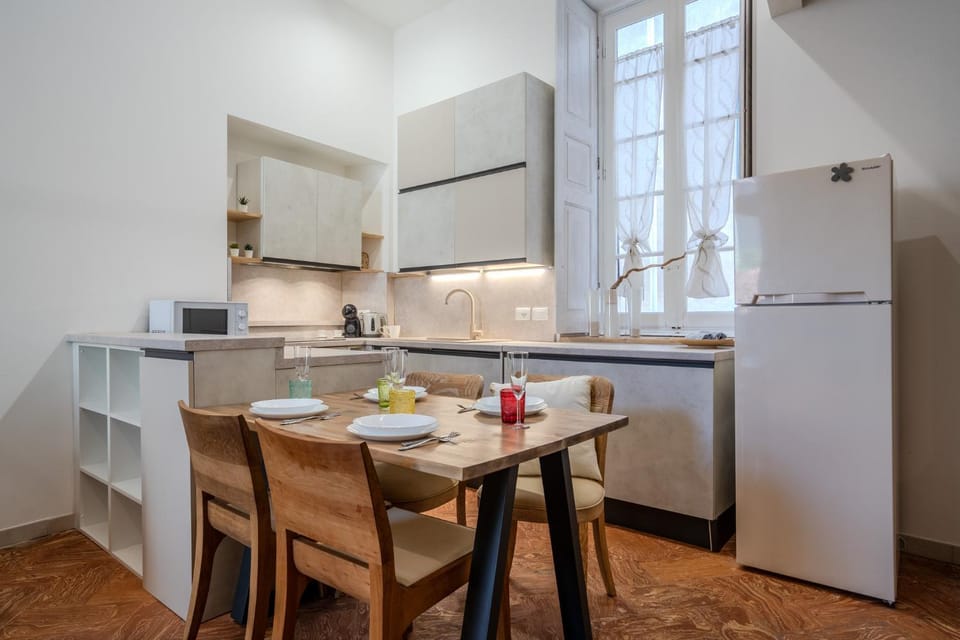 Kitchen or kitchenette, Dining area, dishwasher, oven, stove