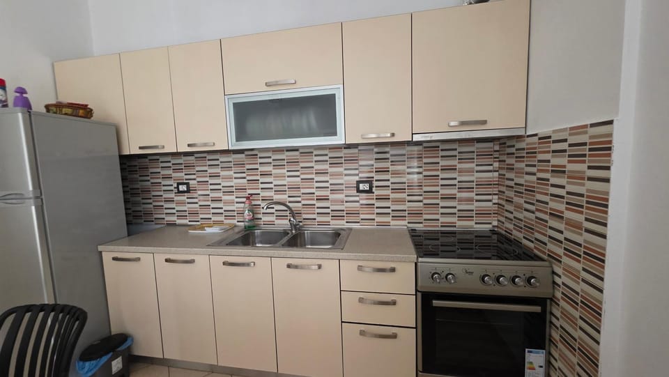 Kitchen or kitchenette, oven, stove