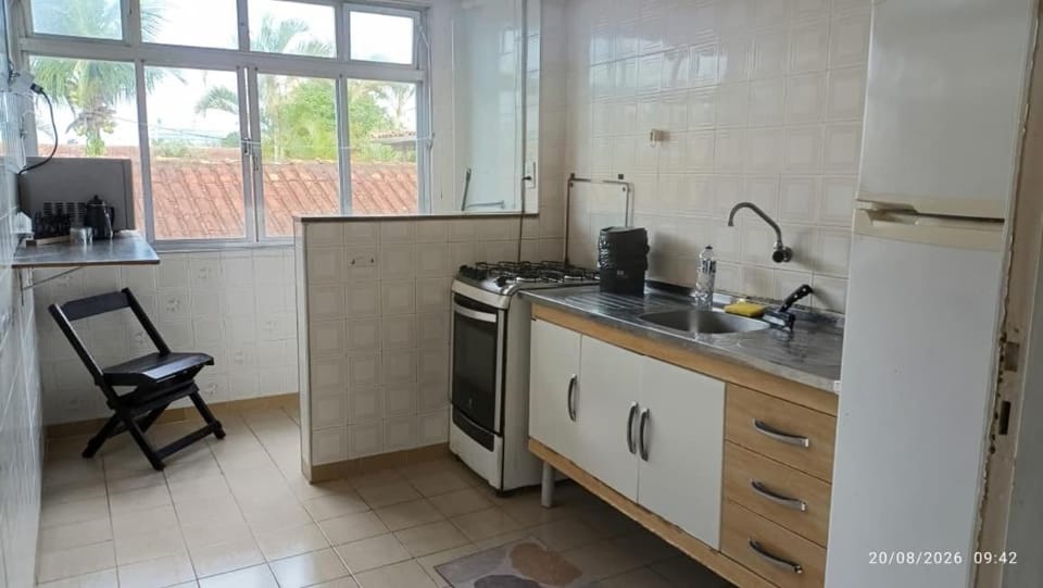 Kitchen or kitchenette, Dining area, pet friendly, stove