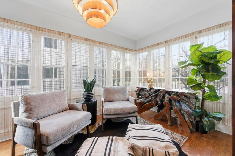 Charming 2BR Lake Erie Retreat Near Gordon Square Apartment in Cleveland Heights