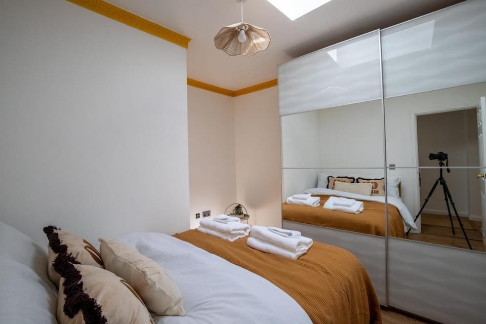 Bed, Photo of the whole room, Bedroom, towels, wardrobe