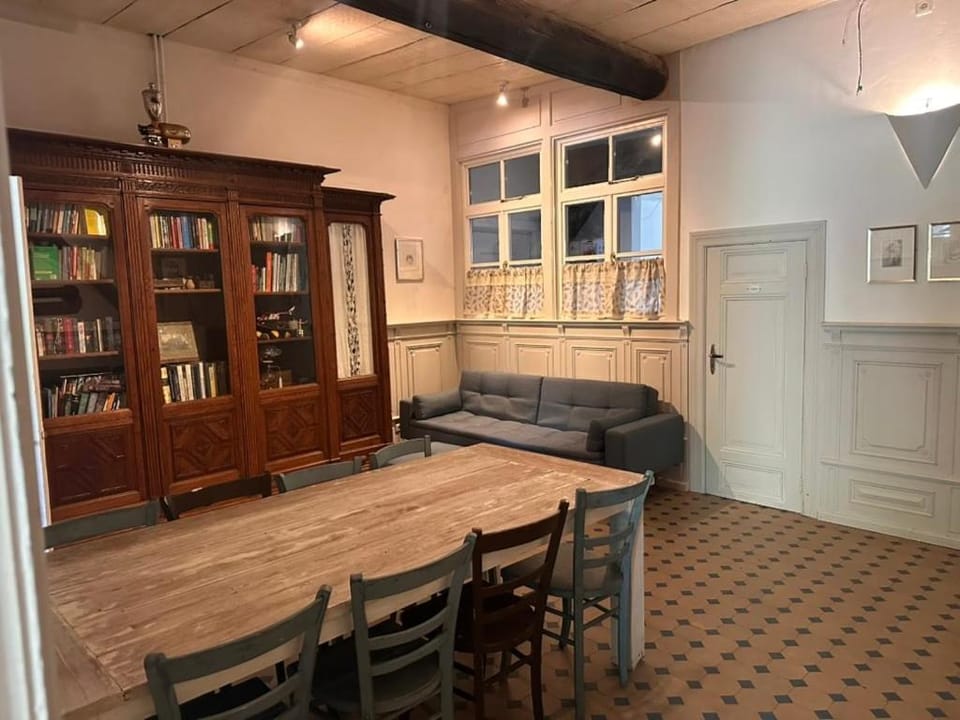 Library, Seating area, Dining area