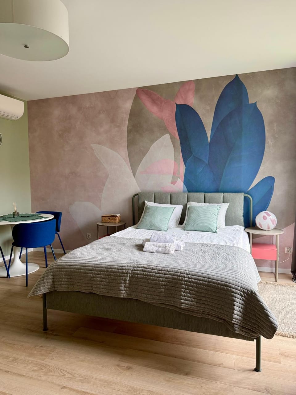 The Krochmalna Botanical Suite, Unique Design & View Apartment in Warsaw