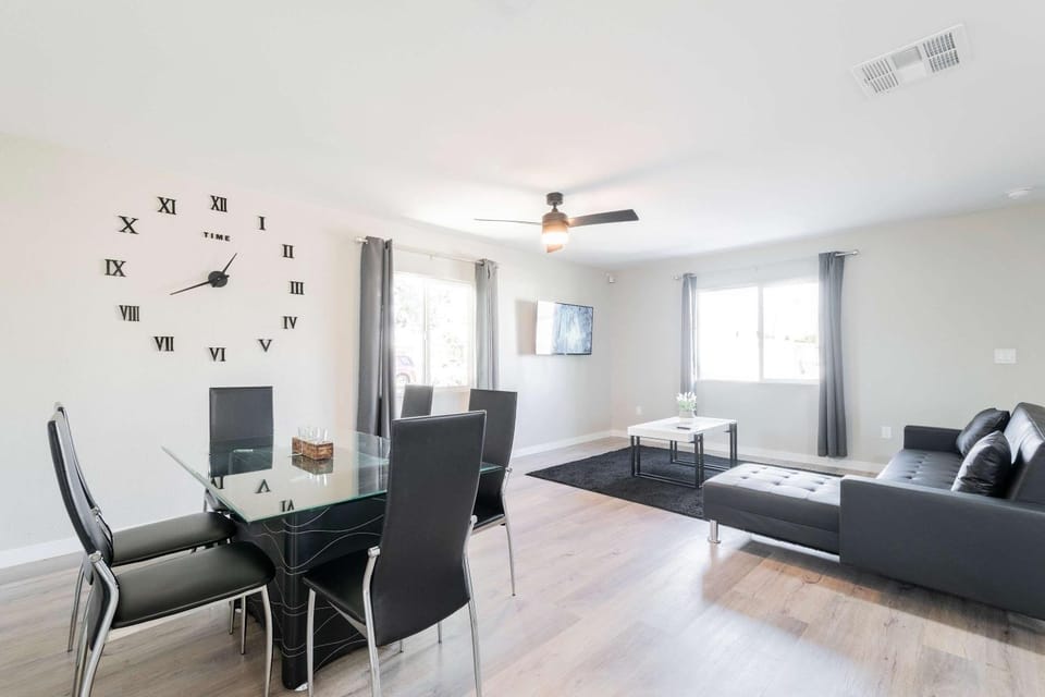 Modern Home Near Strip! Sleeps 8! House in Las Vegas
