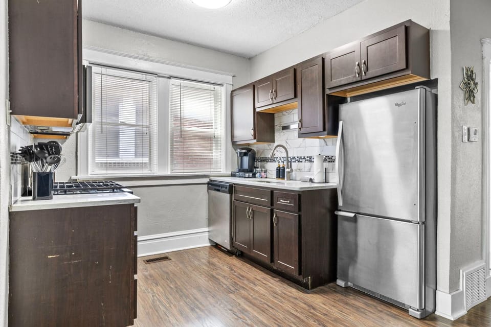 Coffee/tea facilities, Kitchen or kitchenette, Photo of the whole room