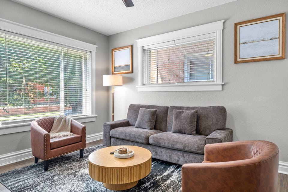 Living room, Photo of the whole room, Seating area
