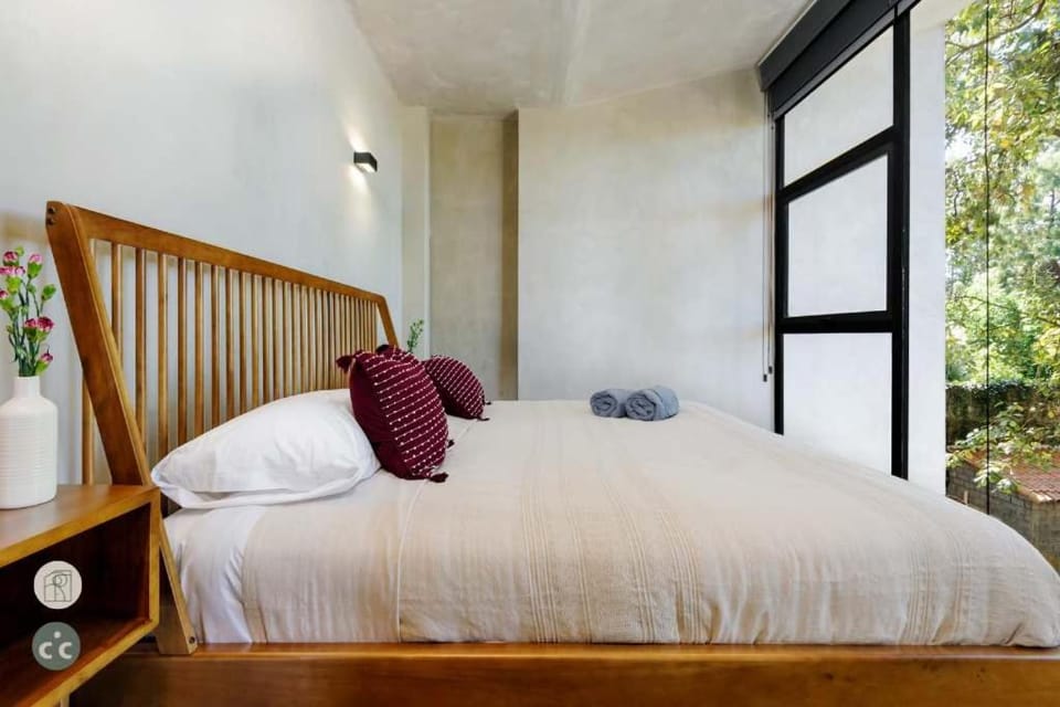 Increible Casa con Jacuzzi y Terraza en el Bosque House in Valle de Bravo