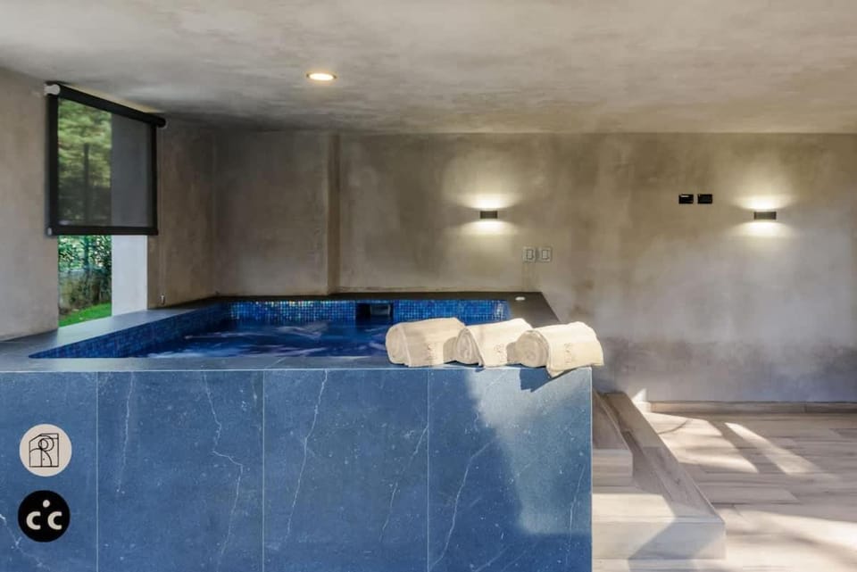 Tranquila Casa en el Bosque con Jacuzzi y Asador House in Valle de Bravo