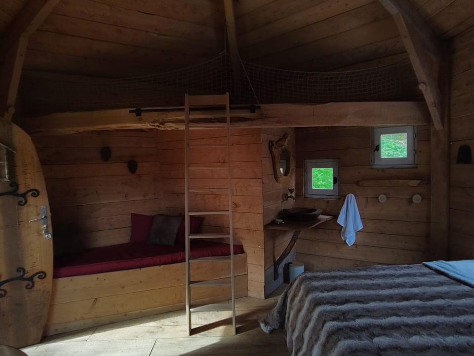 Photo of the whole room, Bedroom, bunk bed