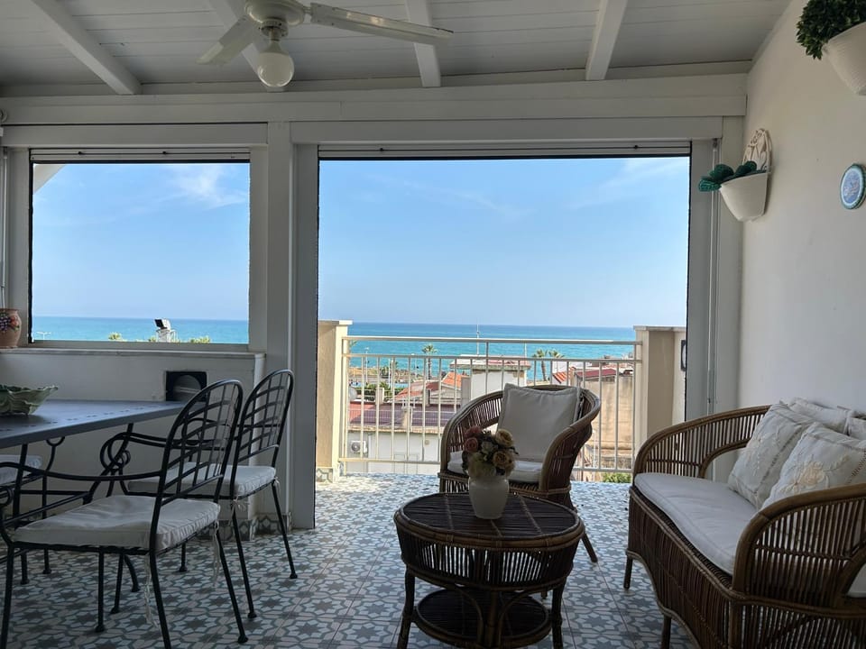 Casa Dina - Terrazza sul mare Apartment in Sicily