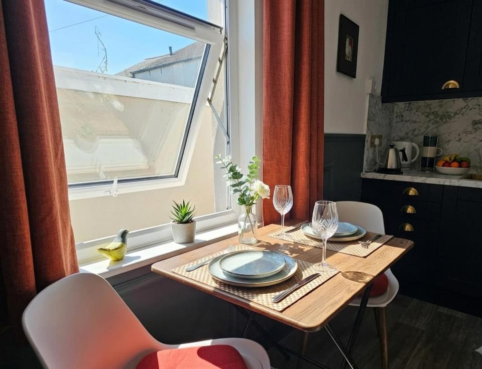 The Scholars Retreat Stylish City Centre 1 Bed Apartment in Exeter