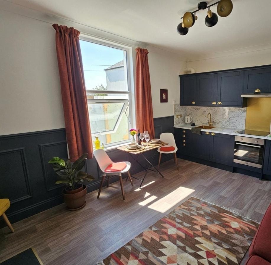 The Scholars Retreat Stylish City Centre 1 Bed Apartment in Exeter