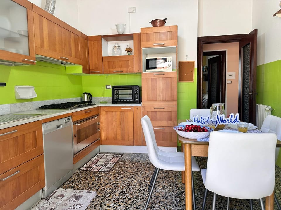 Kitchen or kitchenette, Dining area, dishwasher, stove