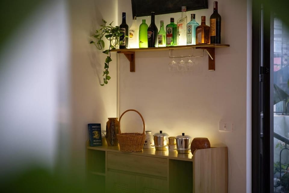 Sunlit Vintage Home, Music, Cozy, Stylish Apartment in Hanoi