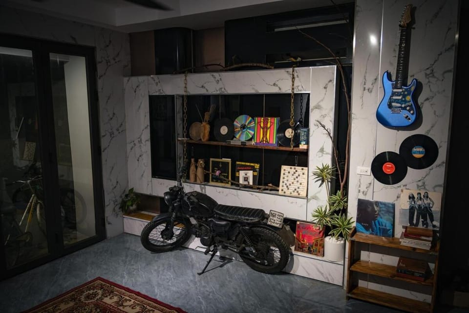 Sunlit Vintage Home, Music, Cozy, Stylish Apartment in Hanoi