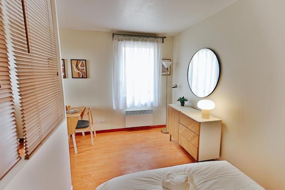 L'élégant Cocon - Terrasse - Versailles - Paris - Gare SQY Apartment in Montigny-le-Bretonneux