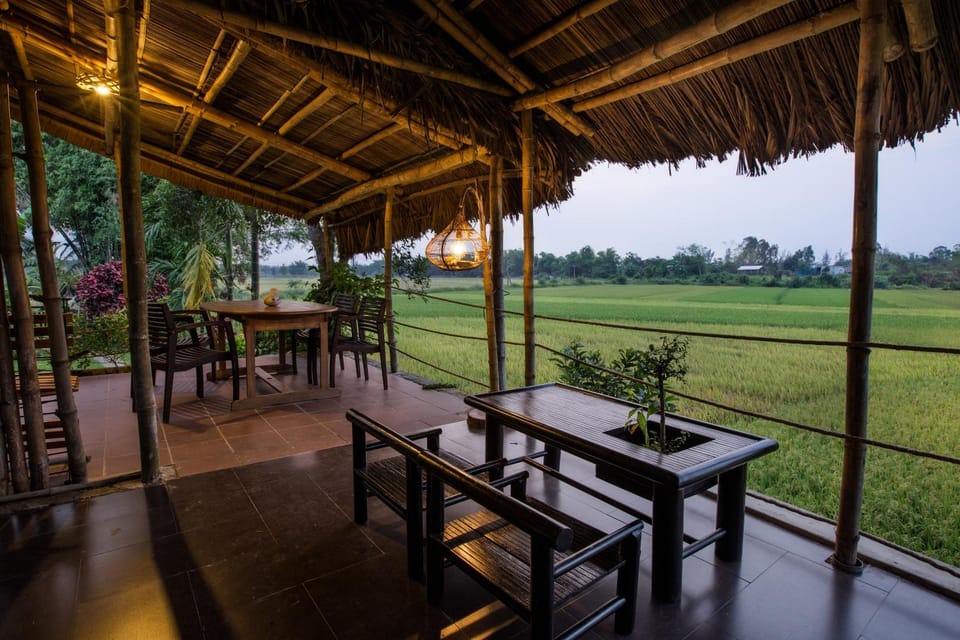 Restaurant/places to eat, Balcony/Terrace, Lounge or bar