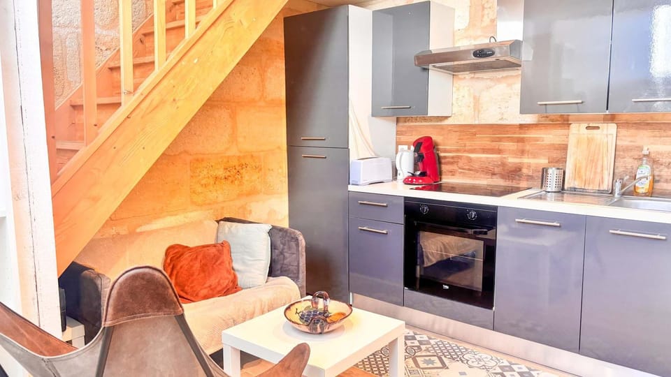 Charming Apartment with a Mezzanine Bedroom in a Peaceful Bordeaux Neighborhood Apartment in Bordeaux