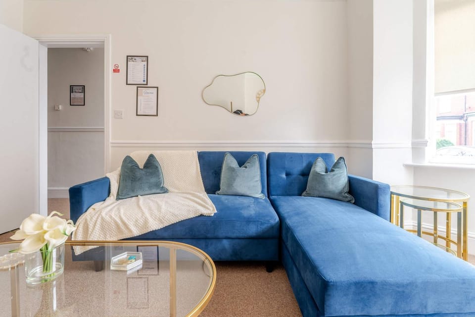3BR Home with Games Room Salford Sleeps 7 House in Salford